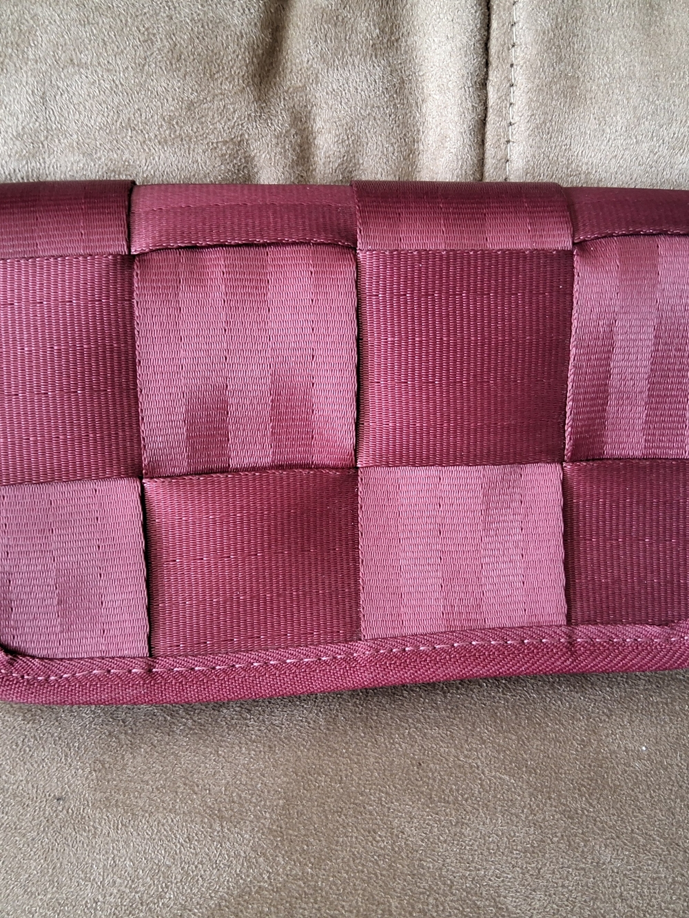 Harvey's Seatbelt Bag Classic Wallet in Maroon